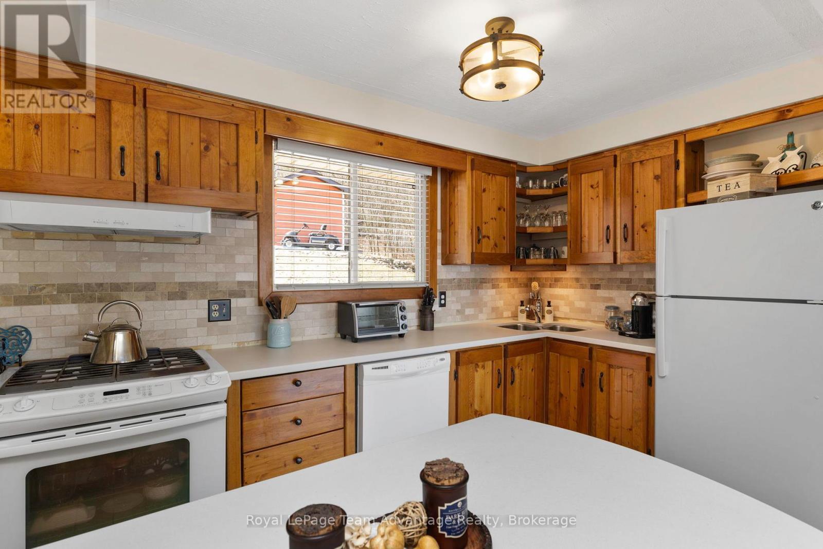 












18 PINE VALLEY DRIVE

,
Carling,




Ontario
P0G1G0

