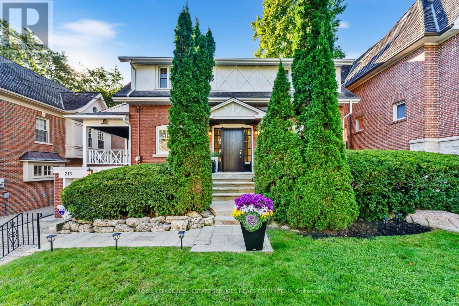 












213 ST LEONARDS AVENUE

,
Toronto,




Ontario
M4N1K8

