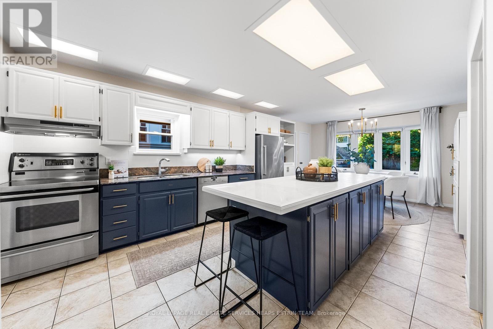 












213 ST LEONARDS AVENUE

,
Toronto,




Ontario
M4N1K8


