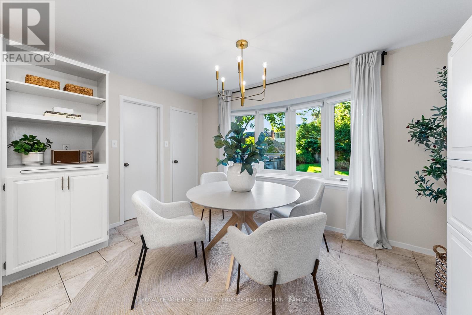 












213 ST LEONARDS AVENUE

,
Toronto,




Ontario
M4N1K8

