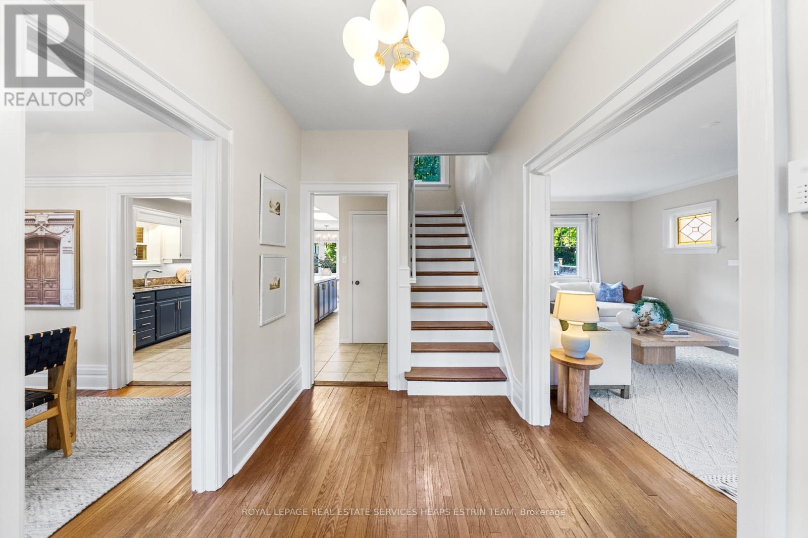 












213 ST LEONARDS AVENUE

,
Toronto,




Ontario
M4N1K8


