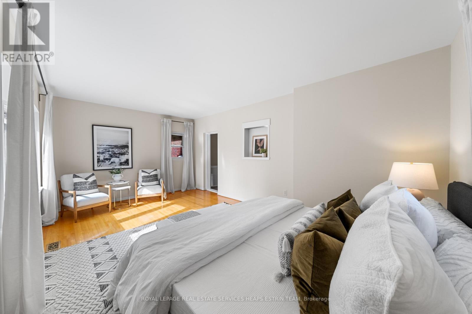 












213 ST LEONARDS AVENUE

,
Toronto,




Ontario
M4N1K8

