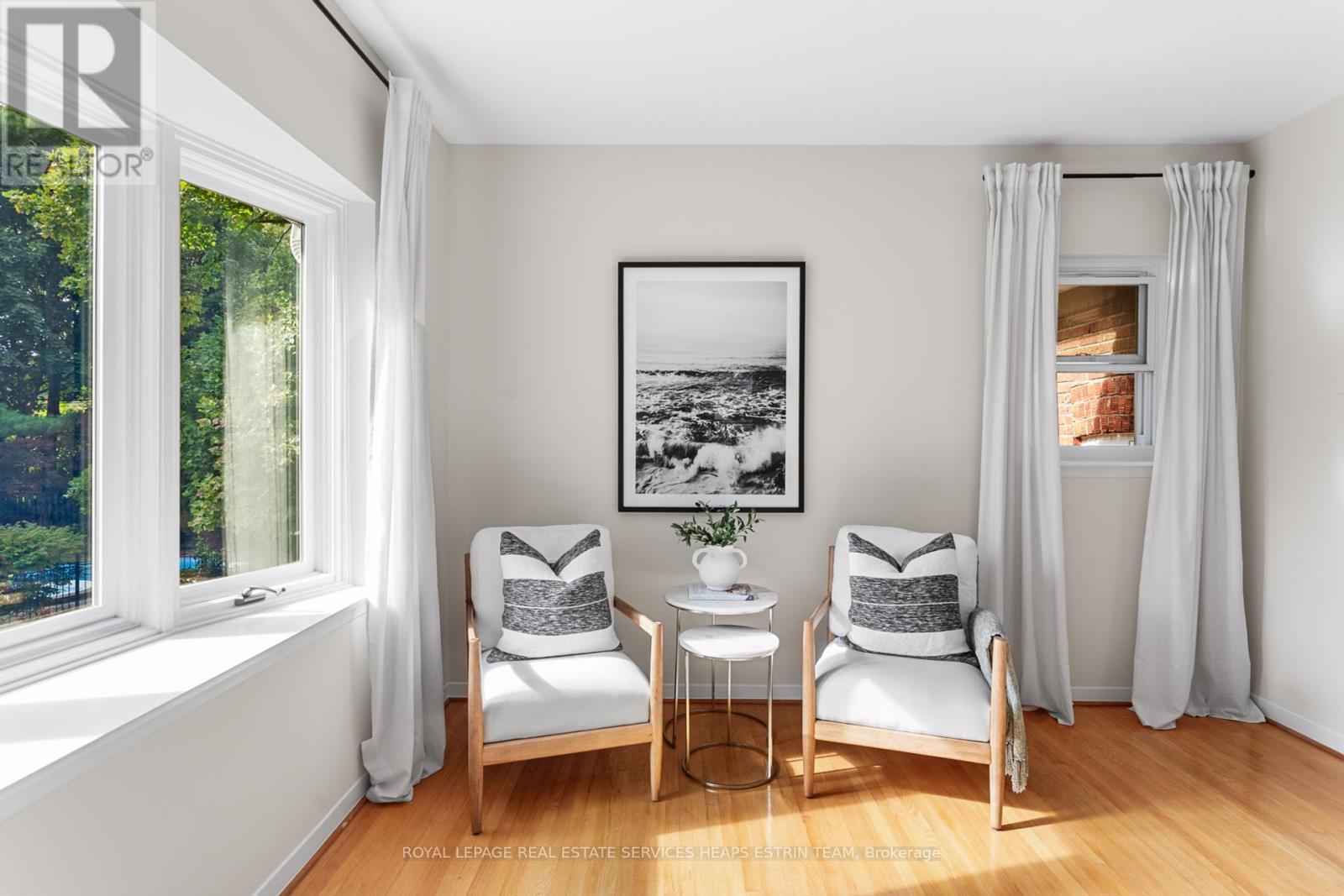 












213 ST LEONARDS AVENUE

,
Toronto,




Ontario
M4N1K8

