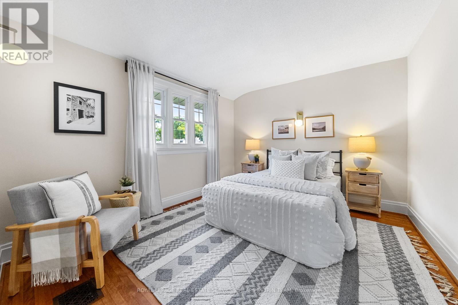 












213 ST LEONARDS AVENUE

,
Toronto,




Ontario
M4N1K8

