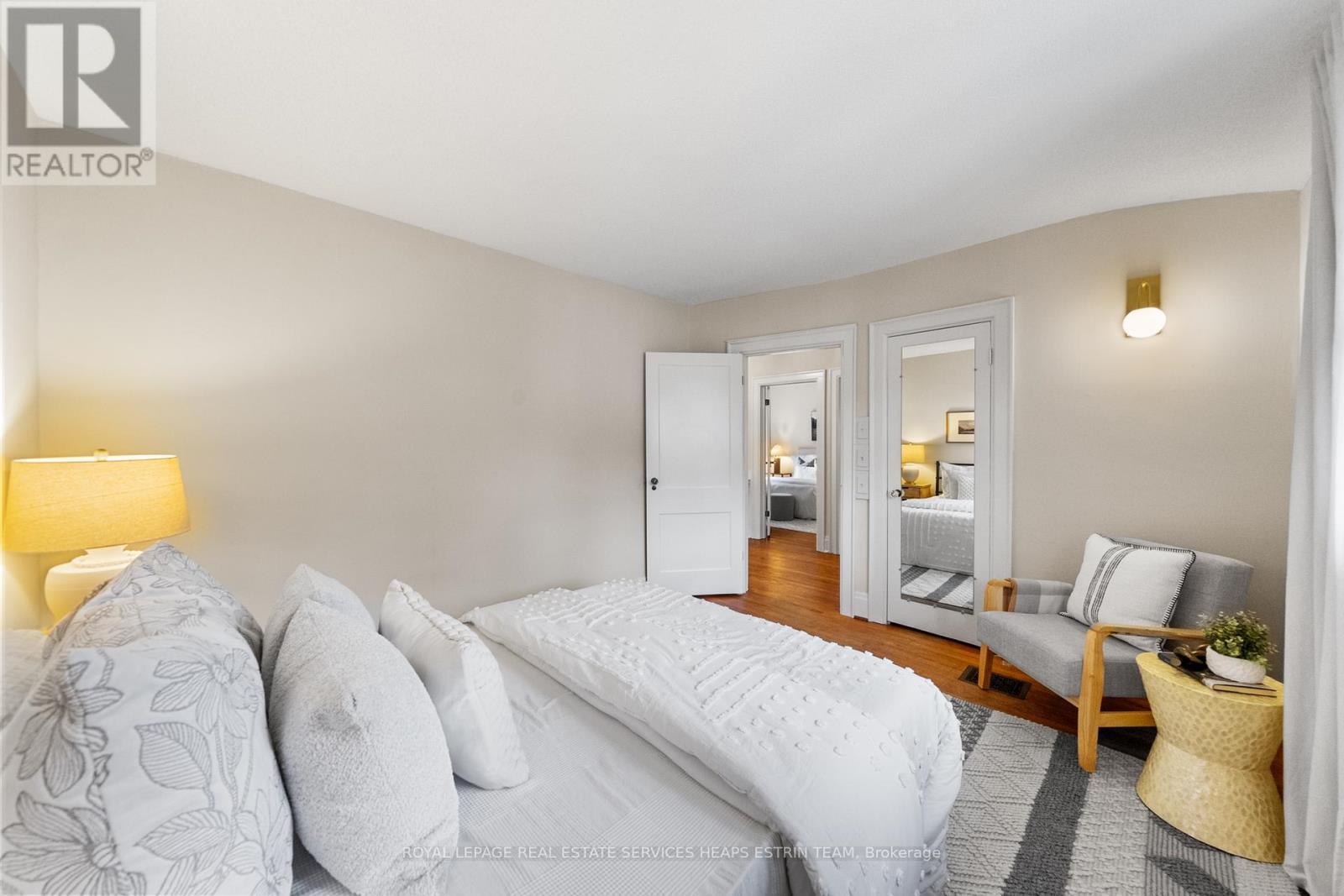 












213 ST LEONARDS AVENUE

,
Toronto,




Ontario
M4N1K8

