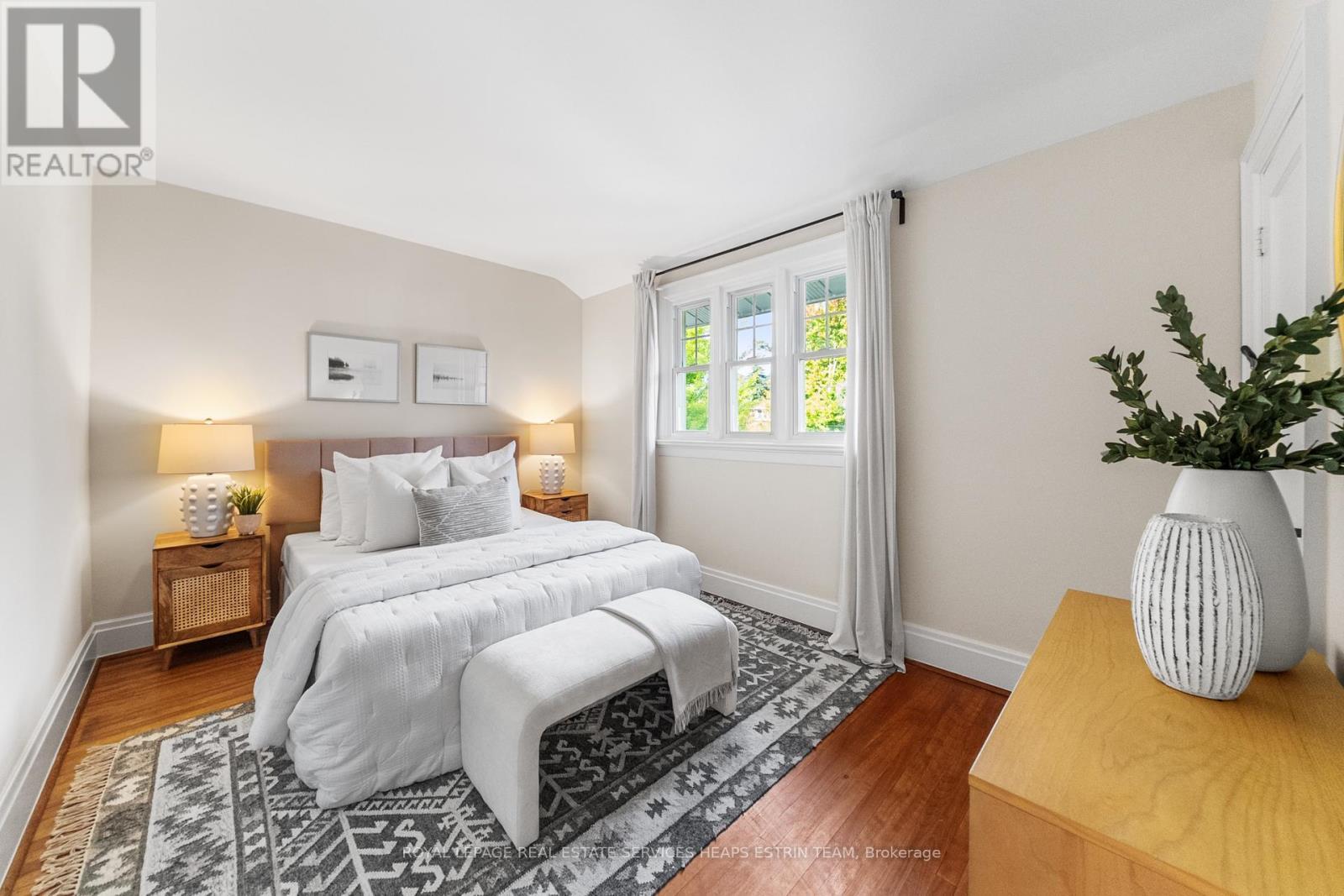 












213 ST LEONARDS AVENUE

,
Toronto,




Ontario
M4N1K8

