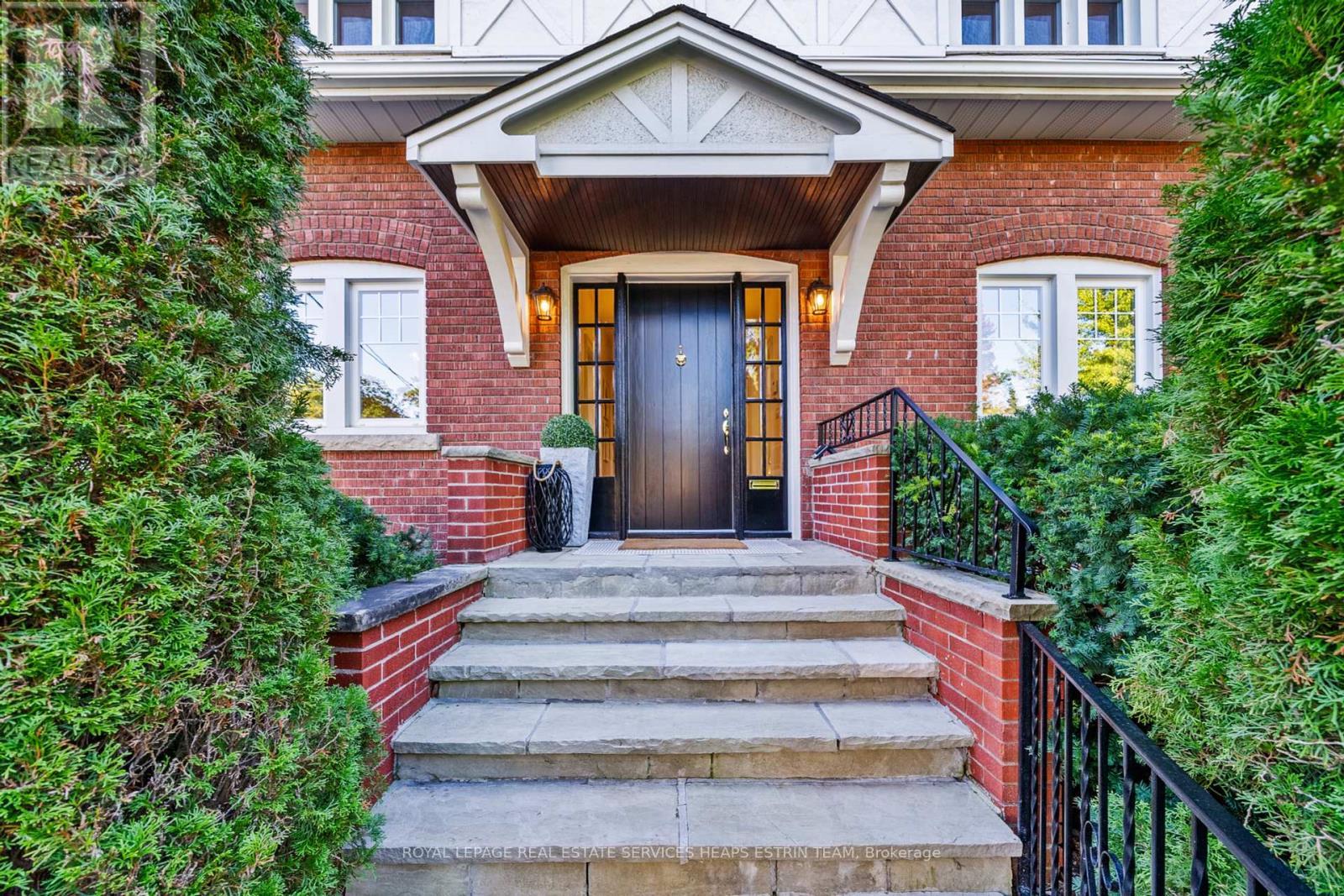 












213 ST LEONARDS AVENUE

,
Toronto,




Ontario
M4N1K8

