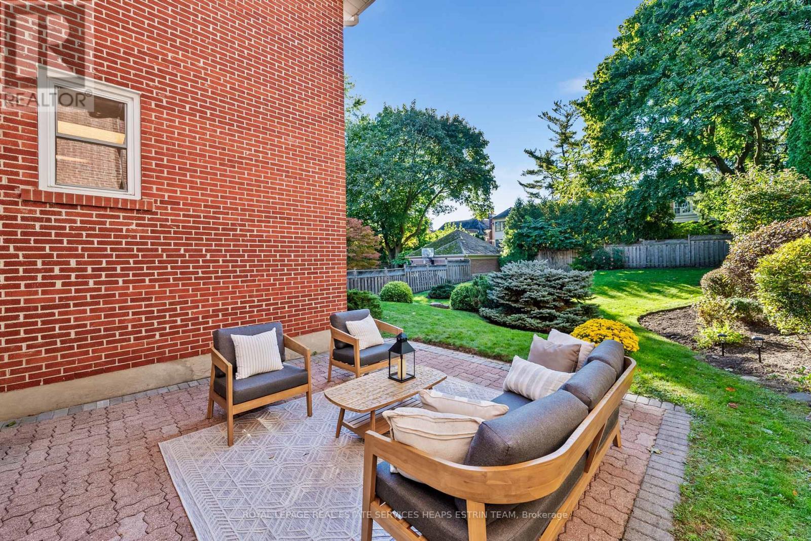 












213 ST LEONARDS AVENUE

,
Toronto,




Ontario
M4N1K8

