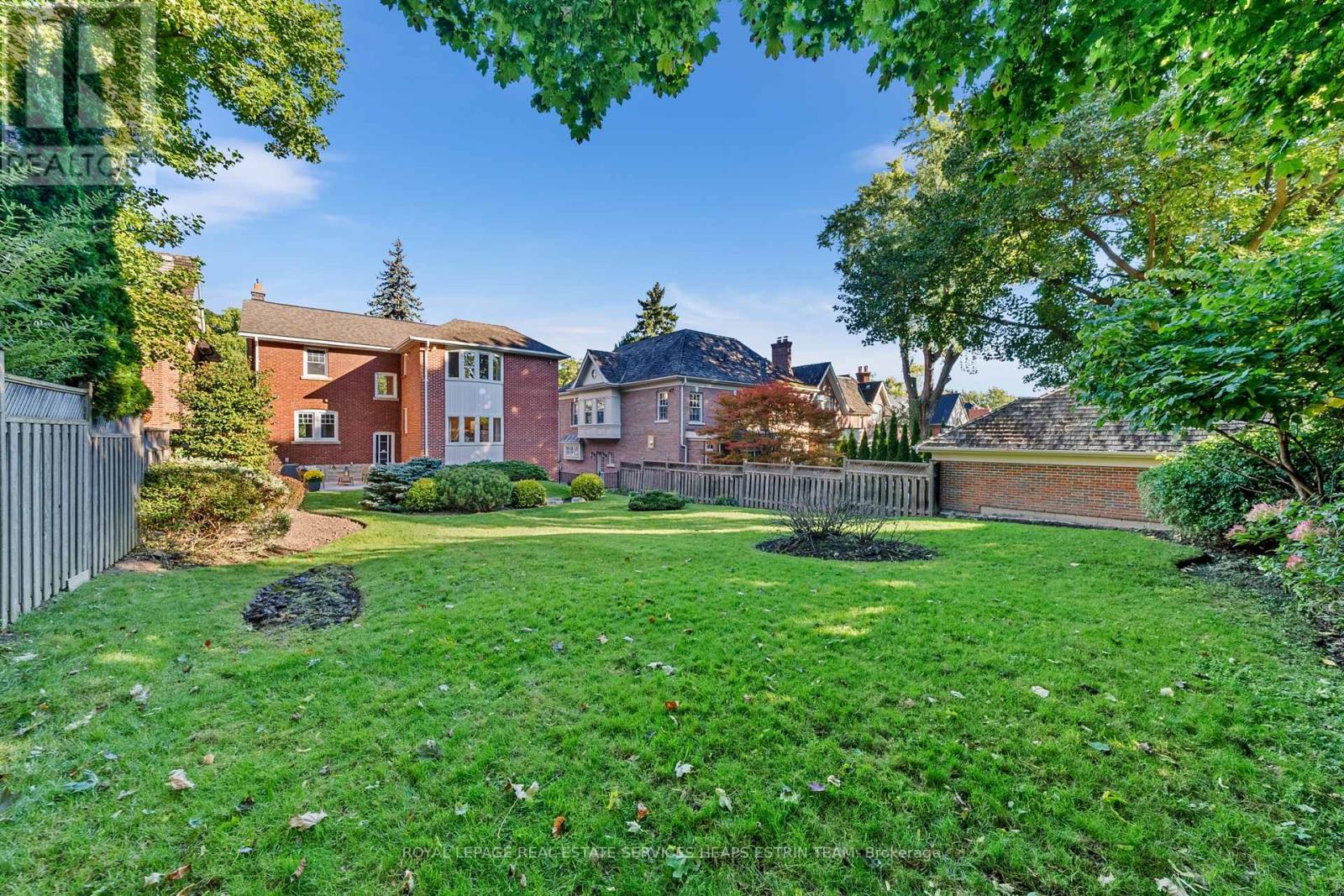 












213 ST LEONARDS AVENUE

,
Toronto,




Ontario
M4N1K8

