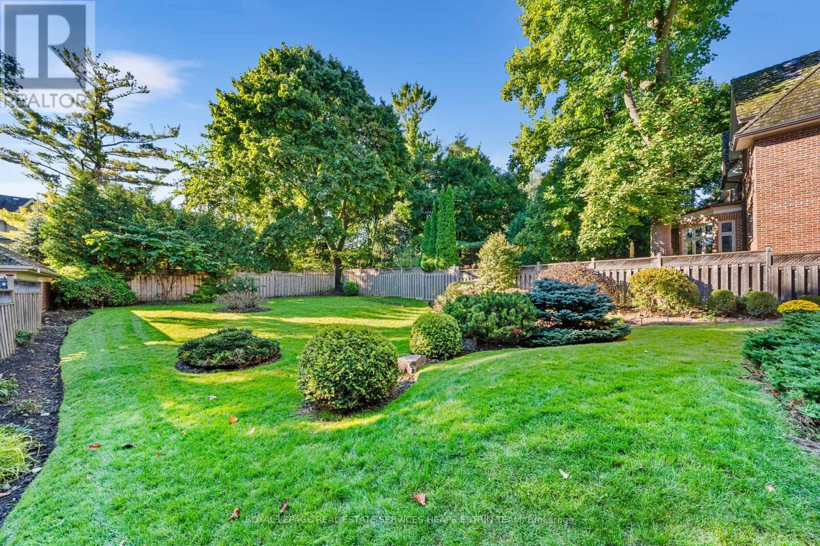 












213 ST LEONARDS AVENUE

,
Toronto,




Ontario
M4N1K8

