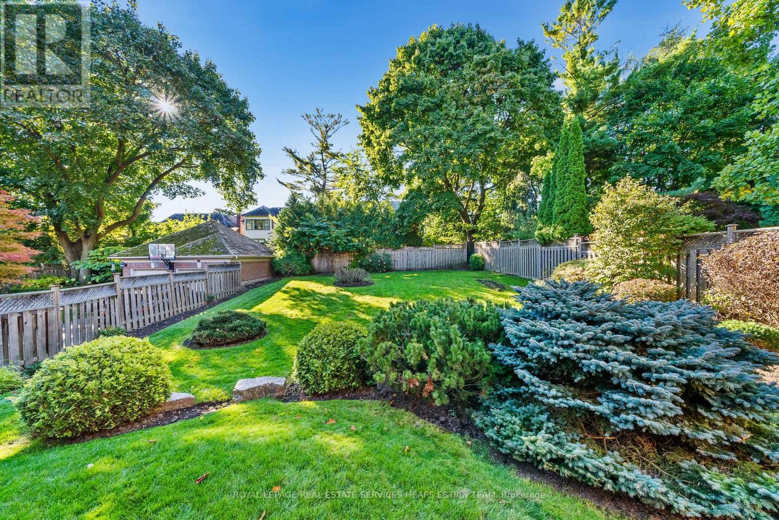 












213 ST LEONARDS AVENUE

,
Toronto,




Ontario
M4N1K8

