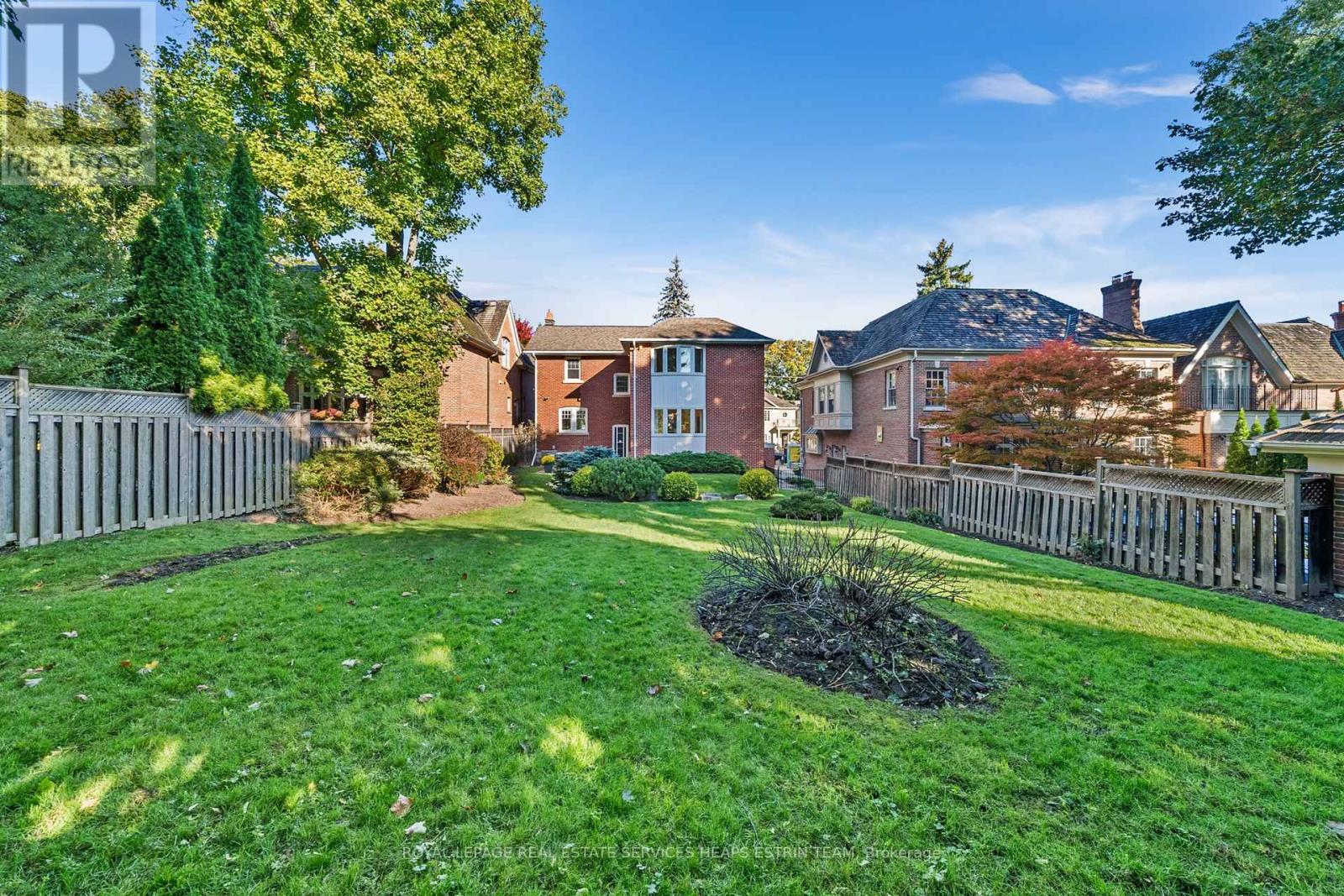 












213 ST LEONARDS AVENUE

,
Toronto,




Ontario
M4N1K8

