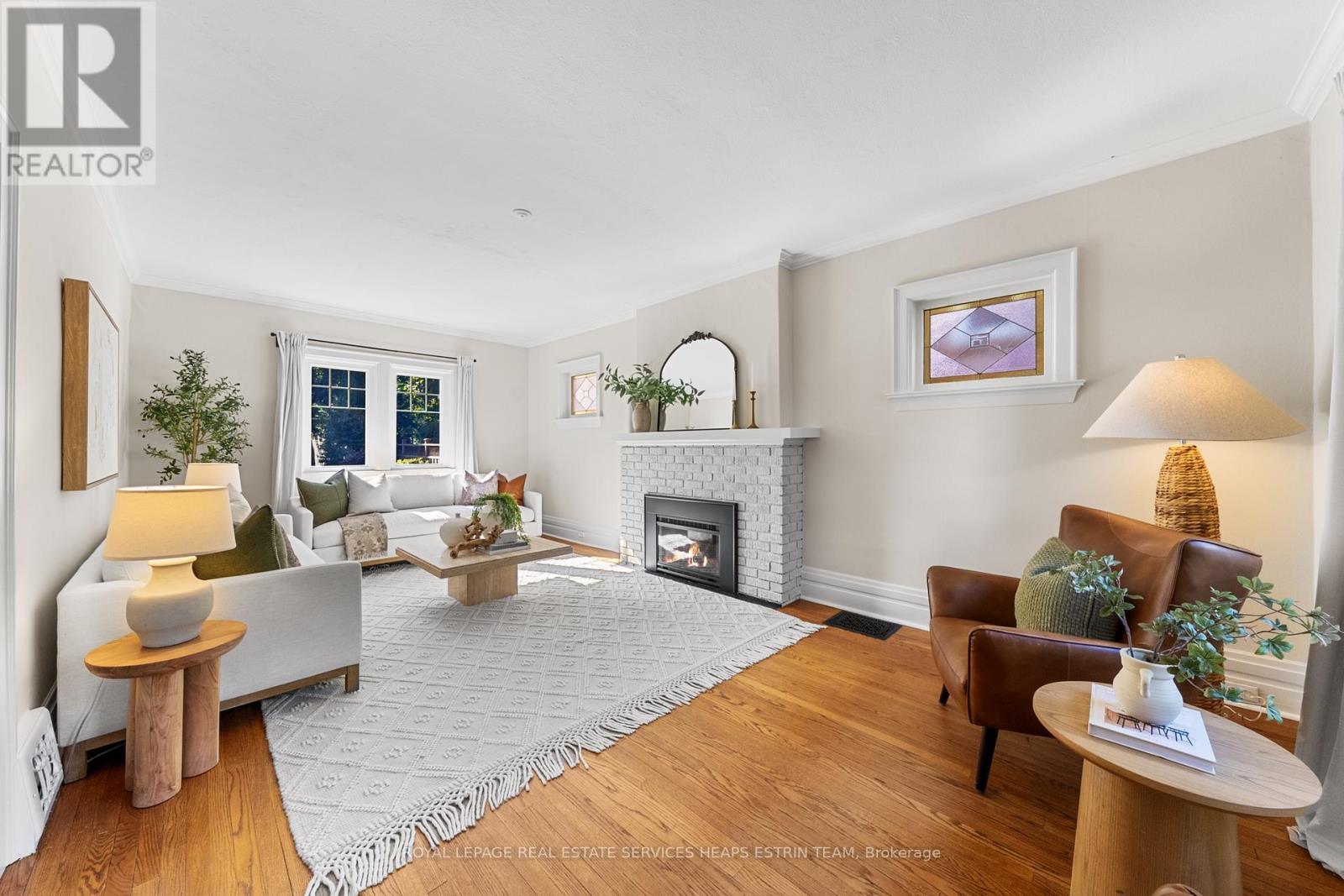 












213 ST LEONARDS AVENUE

,
Toronto,




Ontario
M4N1K8

