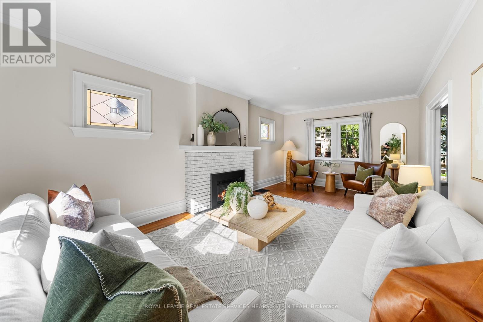 












213 ST LEONARDS AVENUE

,
Toronto,




Ontario
M4N1K8

