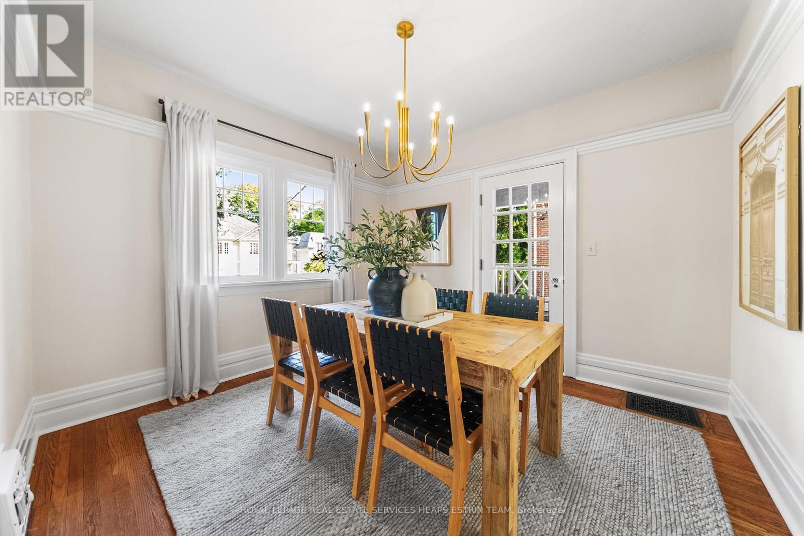 












213 ST LEONARDS AVENUE

,
Toronto,




Ontario
M4N1K8

