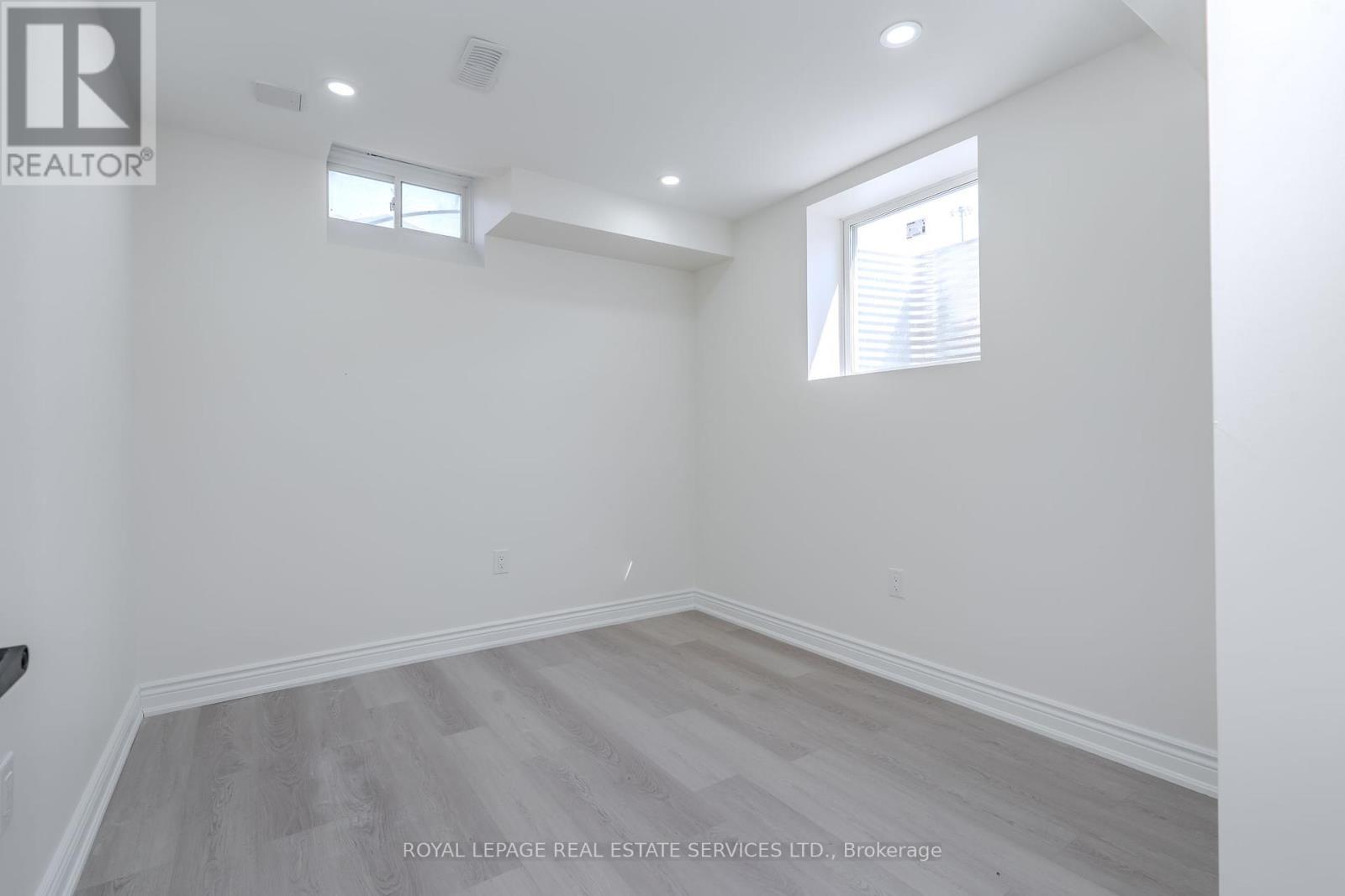 












72 - 166 DEERPATH DRIVE

,
Guelph,




Ontario
N1K0E2

