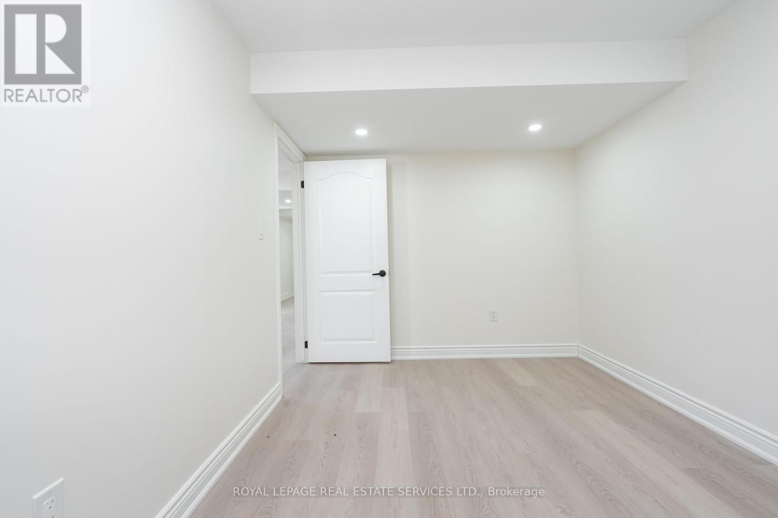 












72 - 166 DEERPATH DRIVE

,
Guelph,




Ontario
N1K0E2

