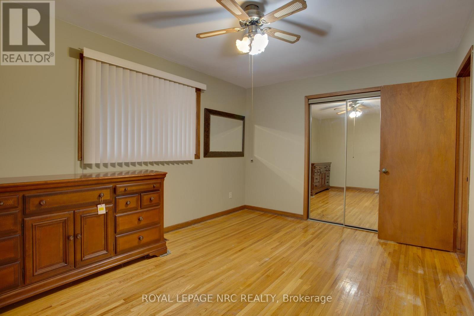 












7061 DOLPHIN STREET

,
Niagara Falls (Morrison),




Ontario
L2E6Y3

