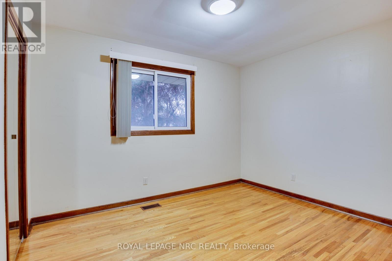 












7061 DOLPHIN STREET

,
Niagara Falls (Morrison),




Ontario
L2E6Y3

