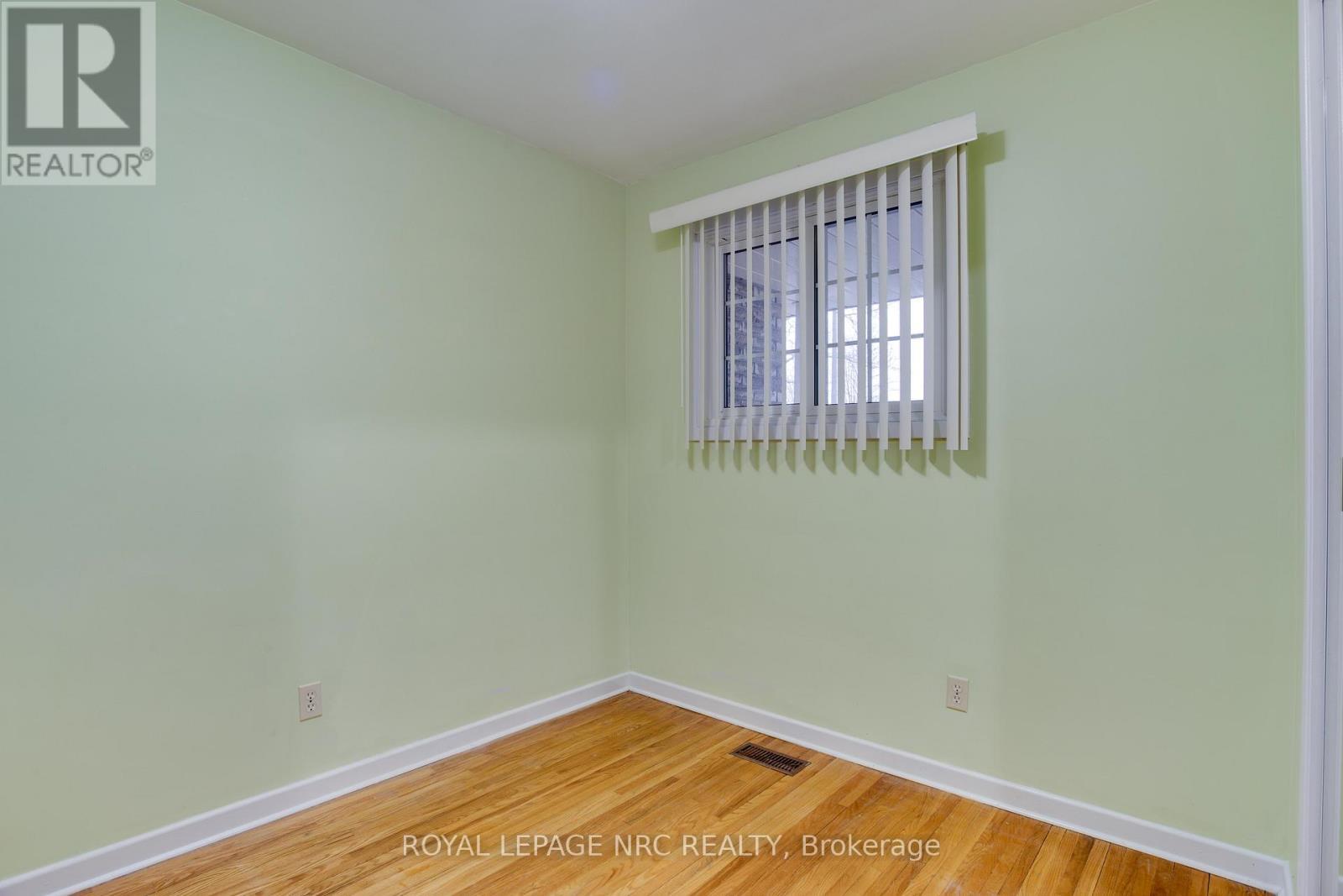 












7061 DOLPHIN STREET

,
Niagara Falls (Morrison),




Ontario
L2E6Y3

