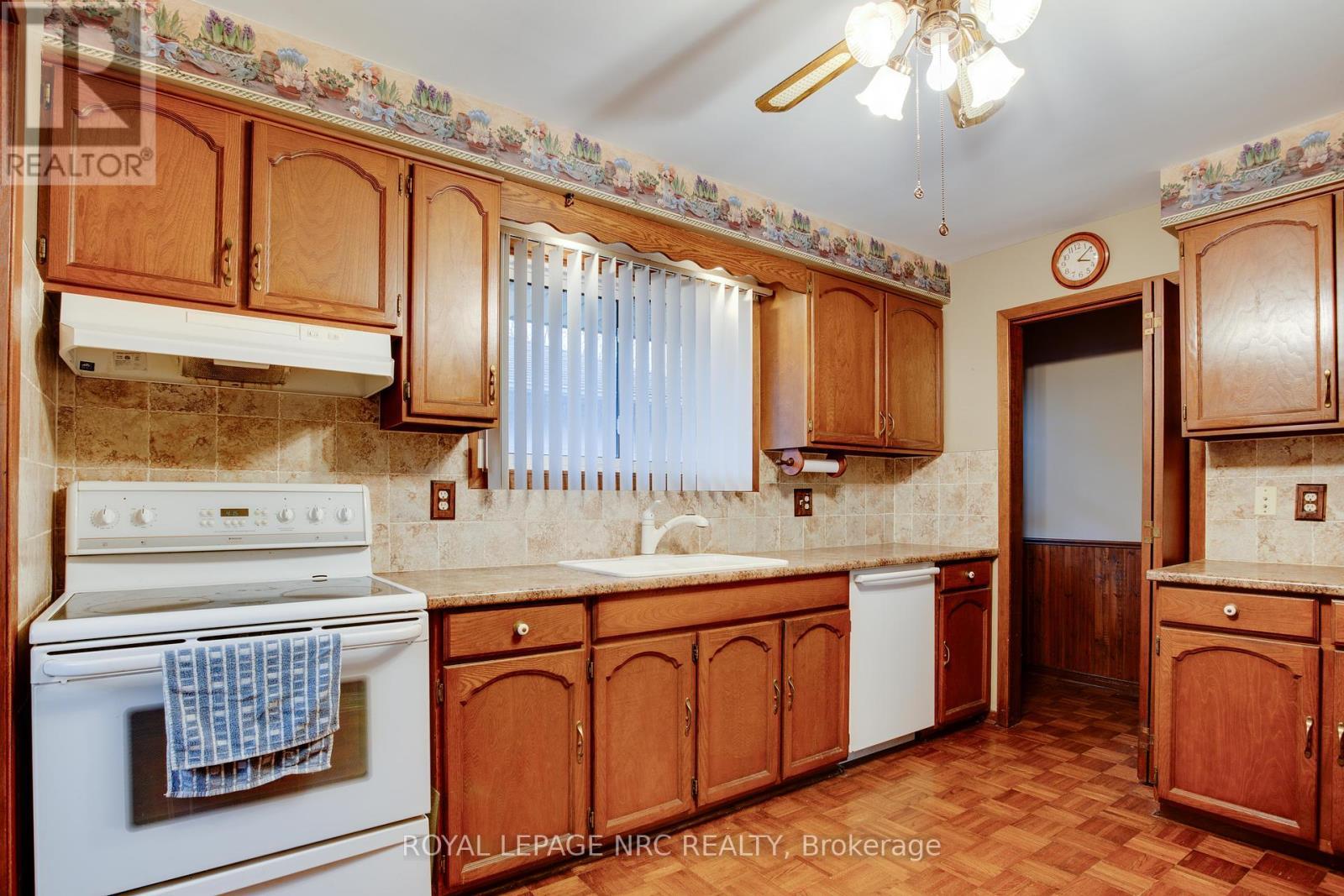 












7061 DOLPHIN STREET

,
Niagara Falls (Morrison),




Ontario
L2E6Y3

