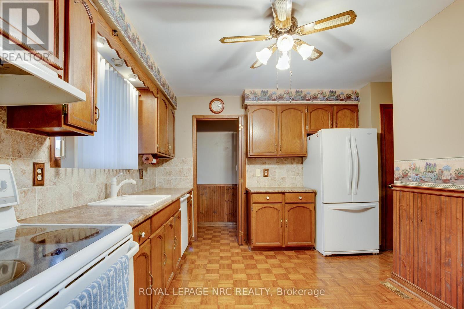 












7061 DOLPHIN STREET

,
Niagara Falls (Morrison),




Ontario
L2E6Y3

