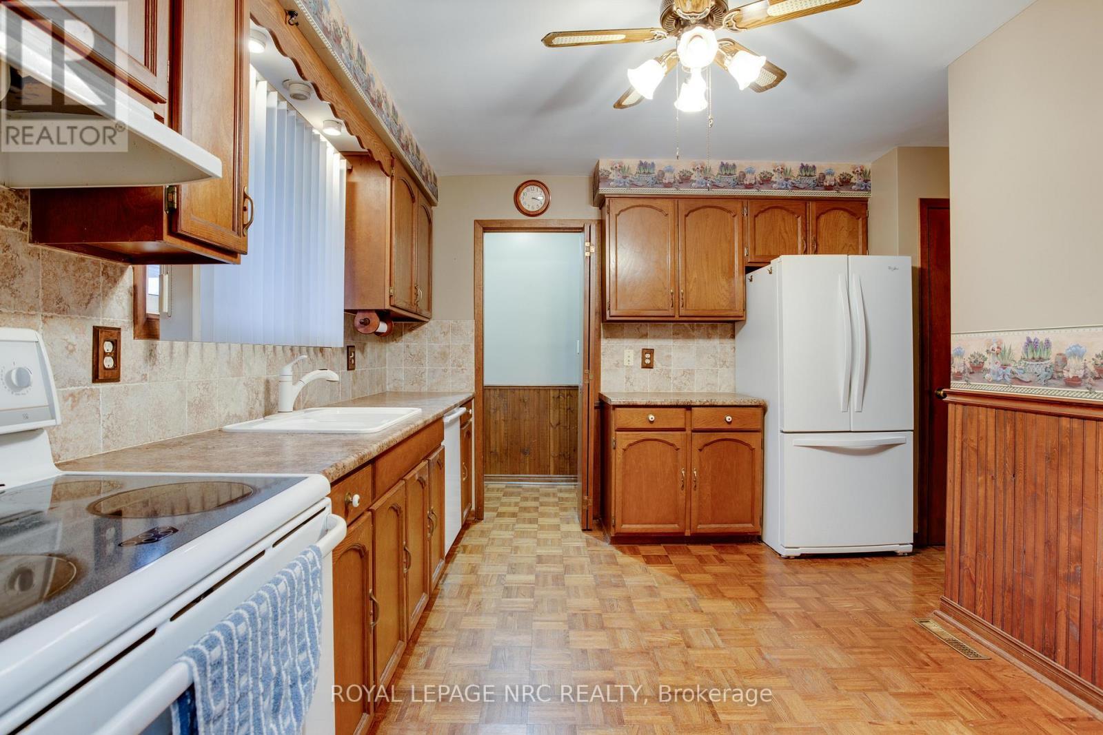 












7061 DOLPHIN STREET

,
Niagara Falls (Morrison),




Ontario
L2E6Y3


