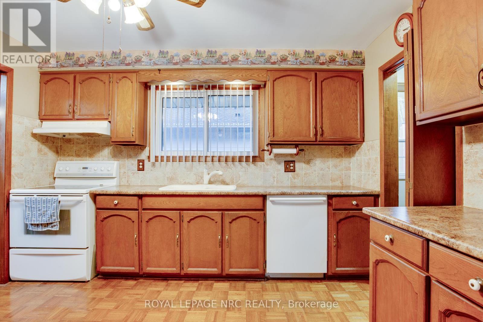 












7061 DOLPHIN STREET

,
Niagara Falls (Morrison),




Ontario
L2E6Y3

