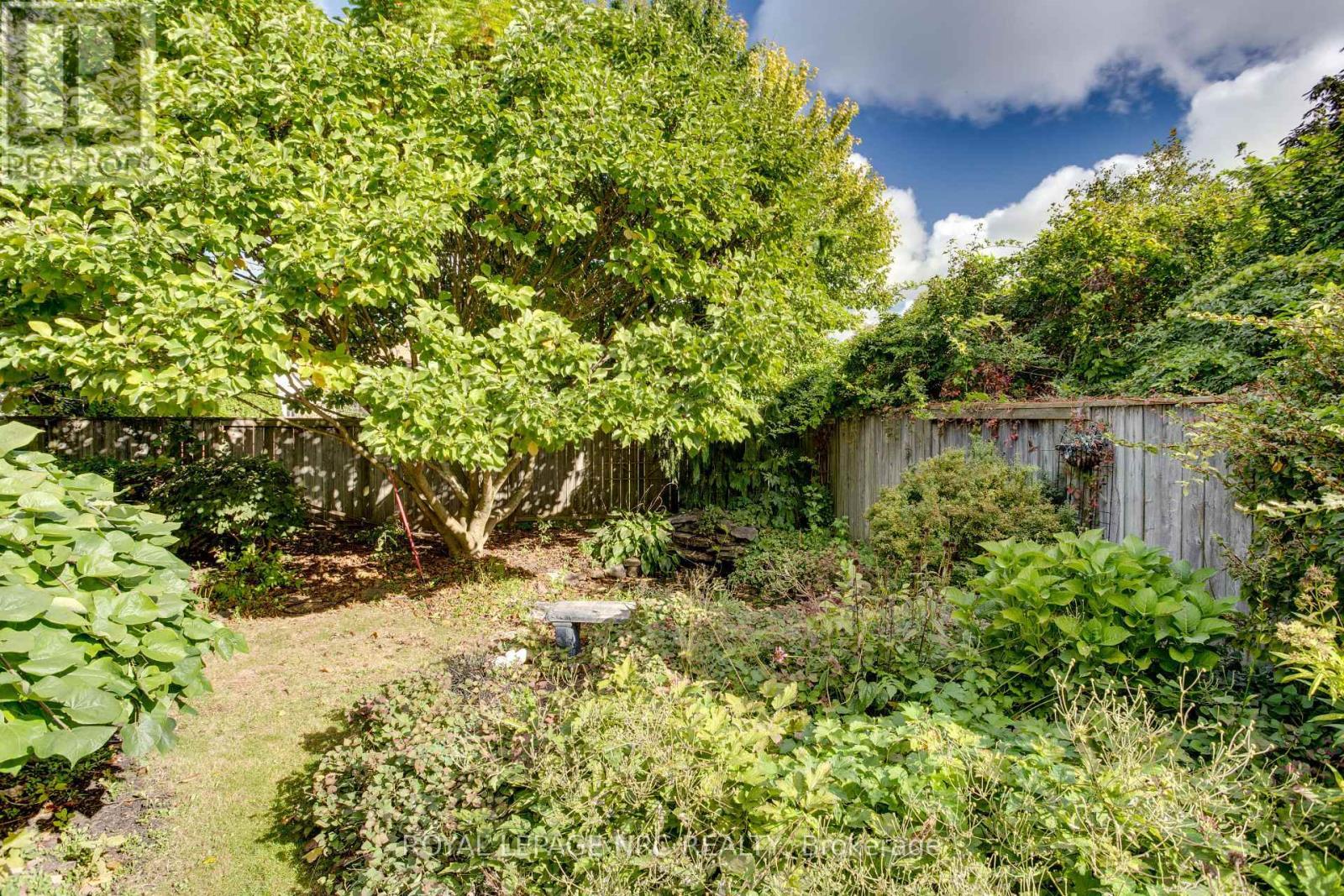 












7061 DOLPHIN STREET

,
Niagara Falls (Morrison),




Ontario
L2E6Y3

