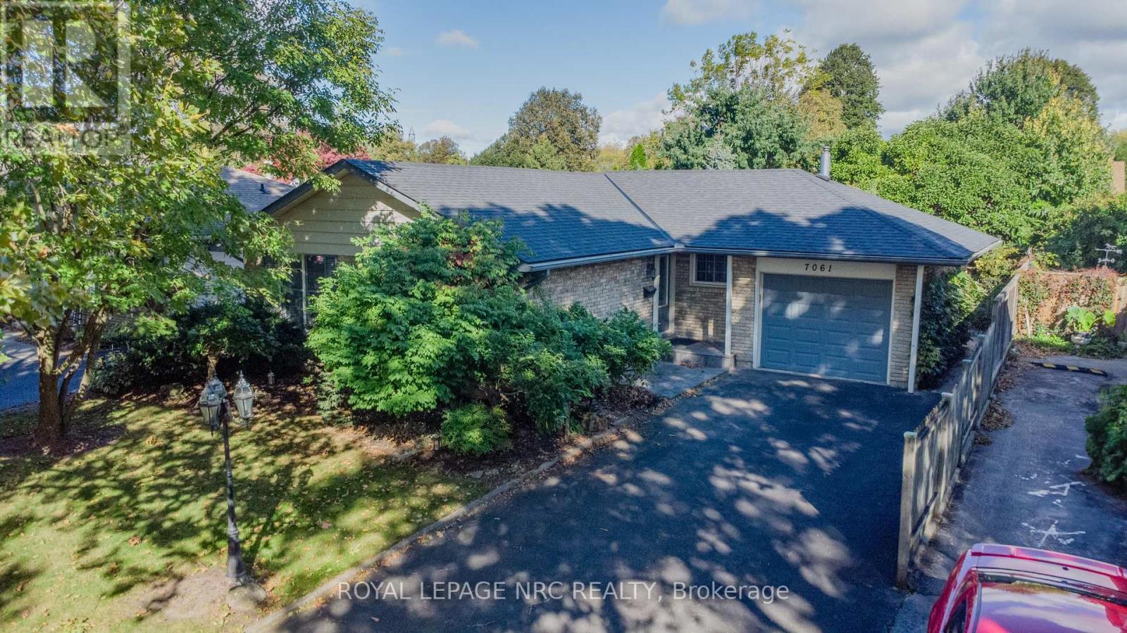 












7061 DOLPHIN STREET

,
Niagara Falls (Morrison),




Ontario
L2E6Y3

