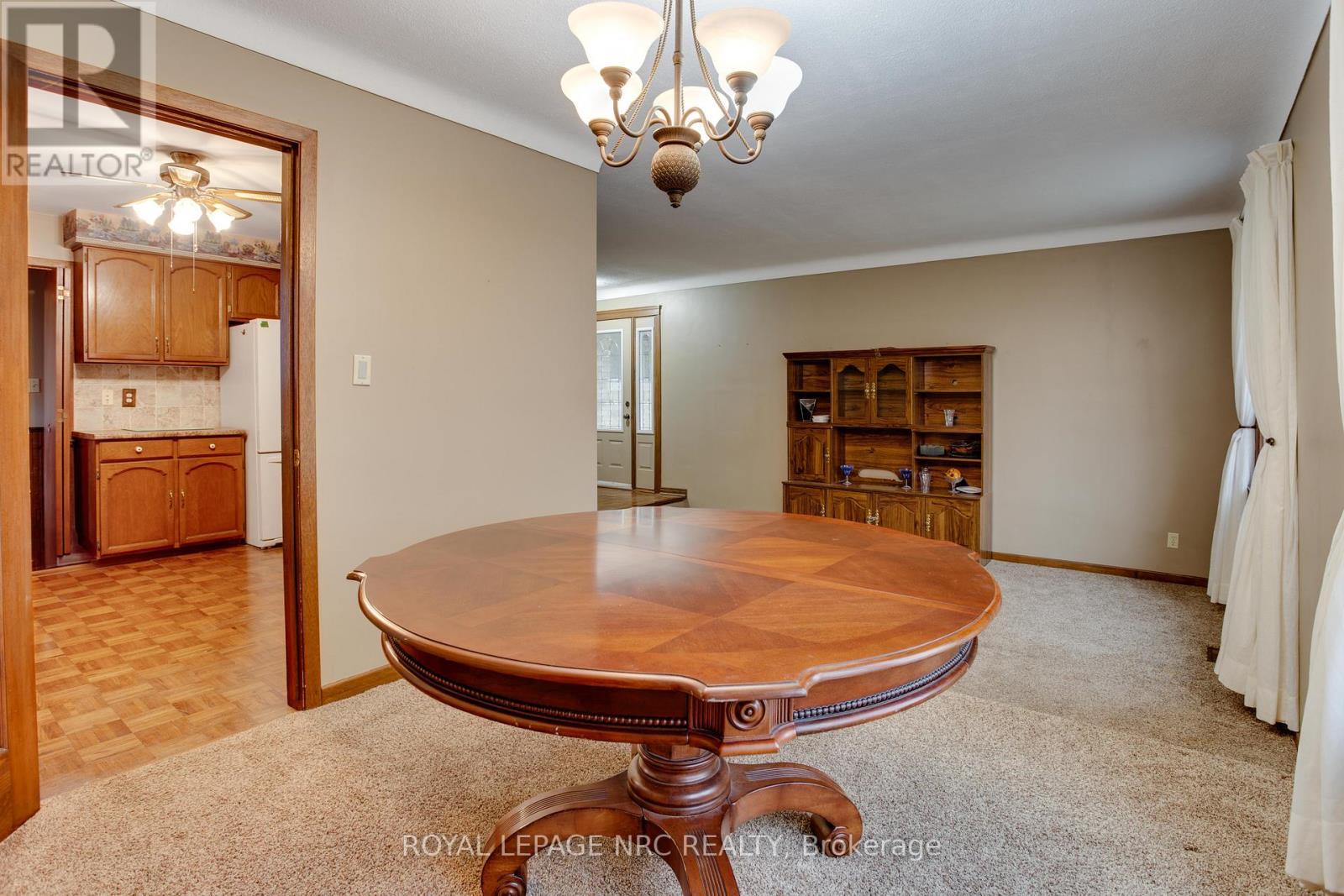 












7061 DOLPHIN STREET

,
Niagara Falls (Morrison),




Ontario
L2E6Y3

