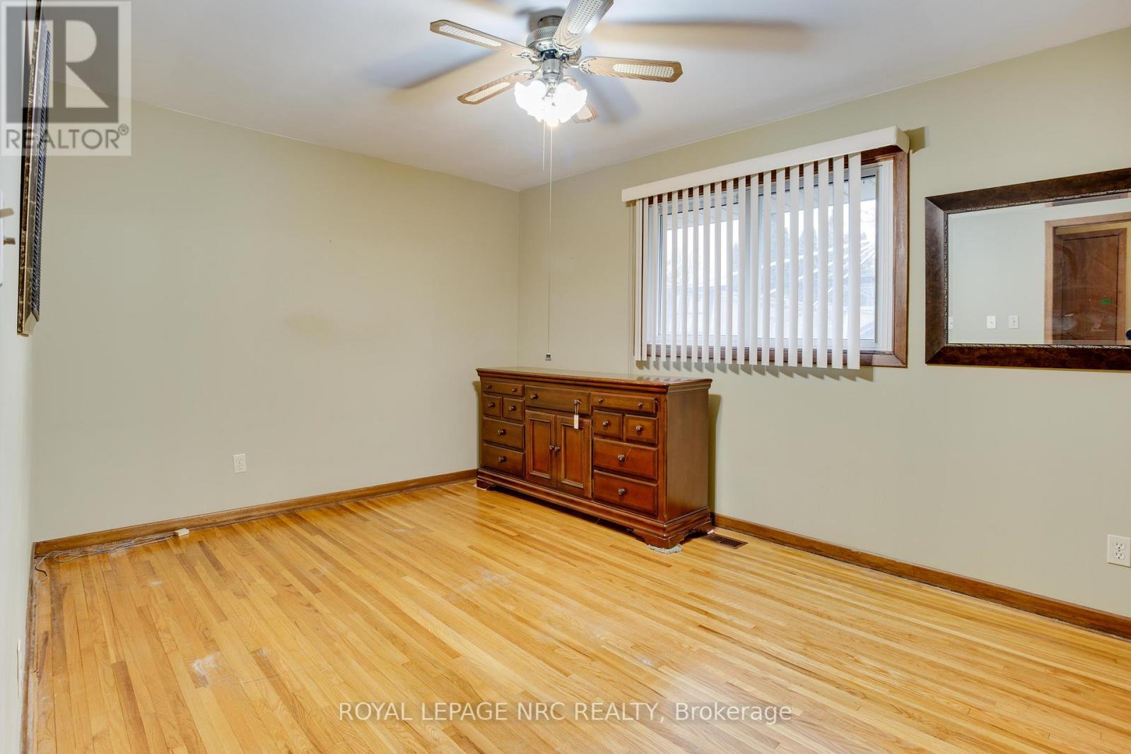 












7061 DOLPHIN STREET

,
Niagara Falls (Morrison),




Ontario
L2E6Y3

