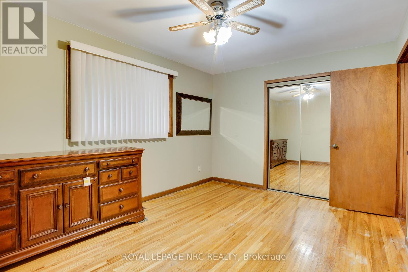 












7061 DOLPHIN STREET

,
Niagara Falls (Morrison),




Ontario
L2E6Y3

