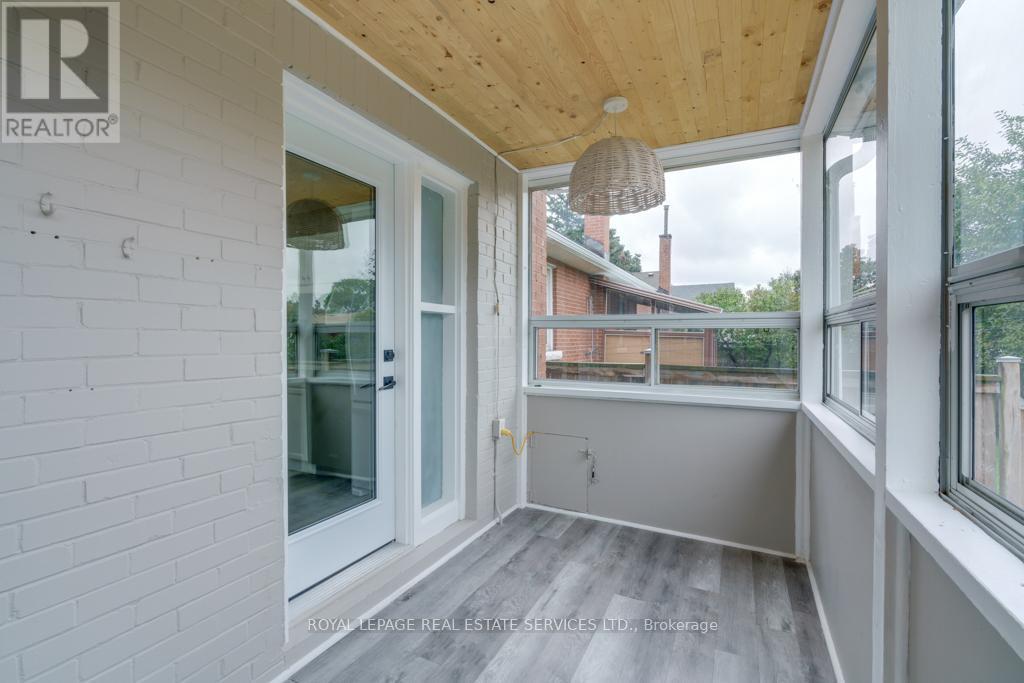 












188 WALTER AVENUE S

,
Hamilton,




Ontario
L8K3L2

