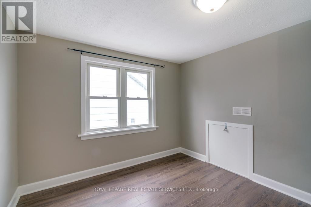 












188 WALTER AVENUE S

,
Hamilton,




Ontario
L8K3L2

