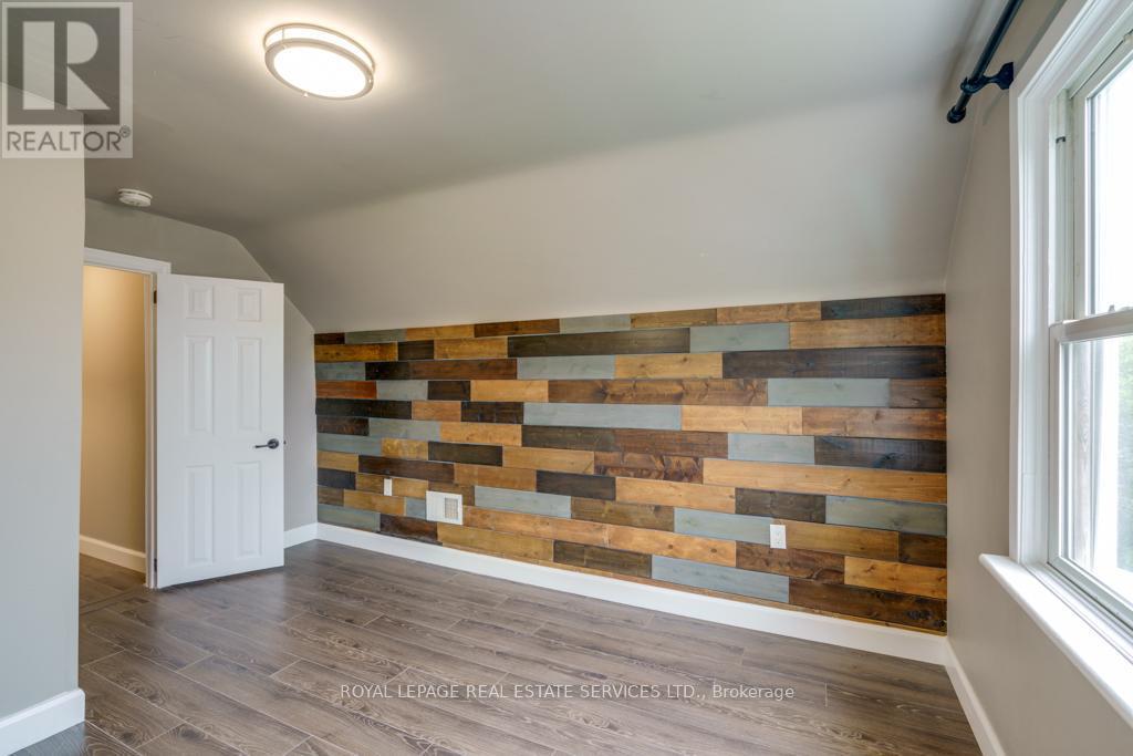 












188 WALTER AVENUE S

,
Hamilton,




Ontario
L8K3L2

