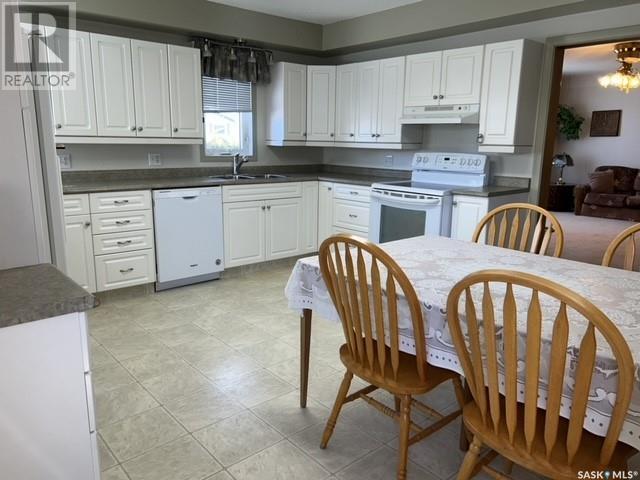












519 1st STREET W

,
Leader,




Saskatchewan
S0N1H0

