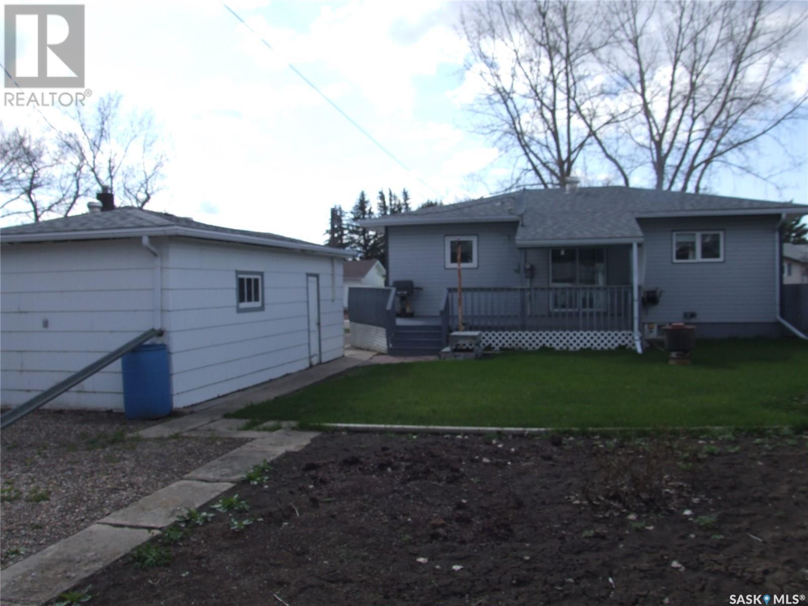 












519 1st STREET W

,
Leader,




Saskatchewan
S0N1H0


