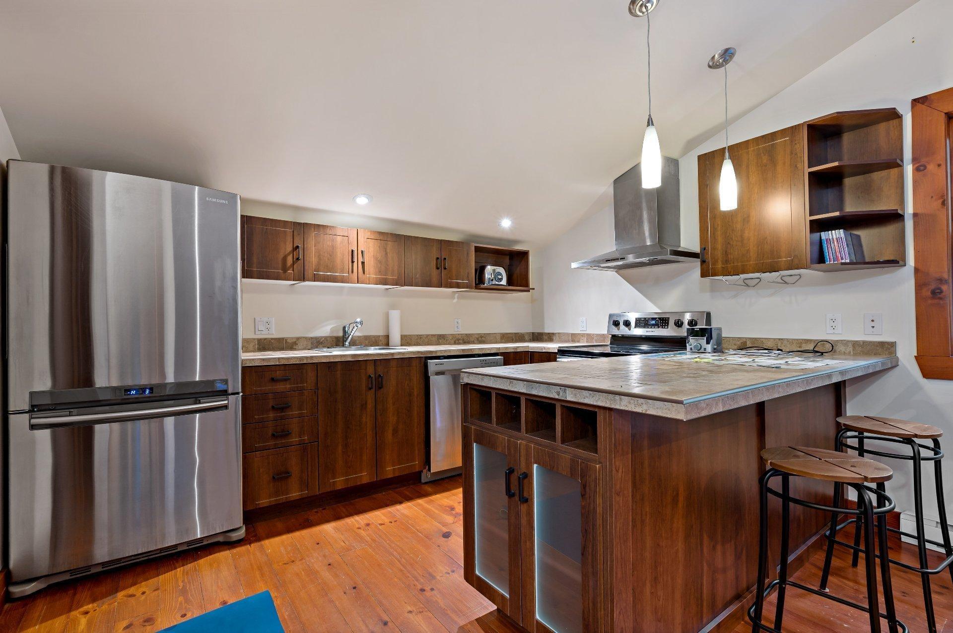 









75


Ch. Marc-Aurèle-Fortin

,
Mont-Tremblant,




QC
J8E3N1


