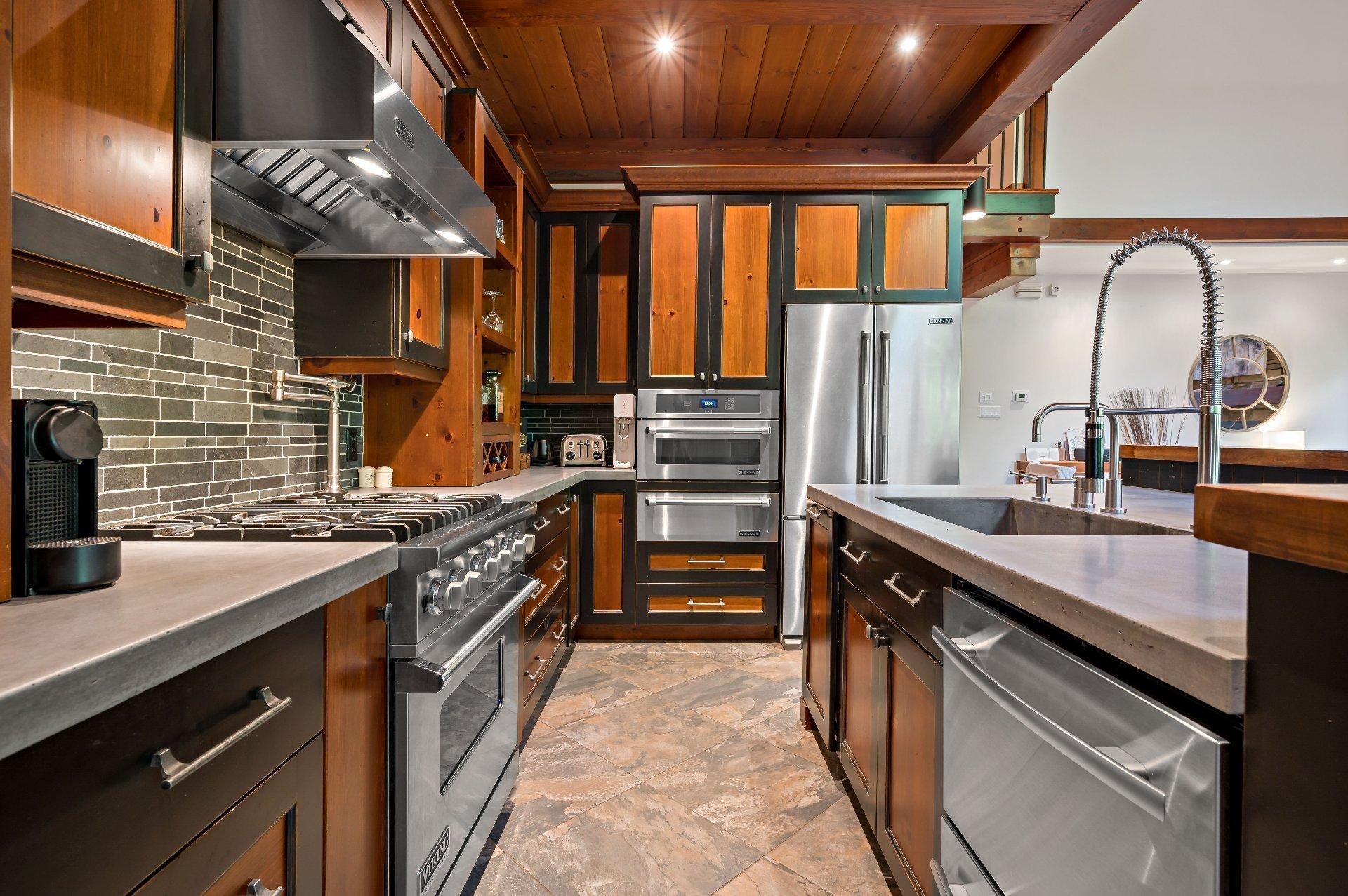 









75


Ch. Marc-Aurèle-Fortin

,
Mont-Tremblant,




QC
J8E3N1

