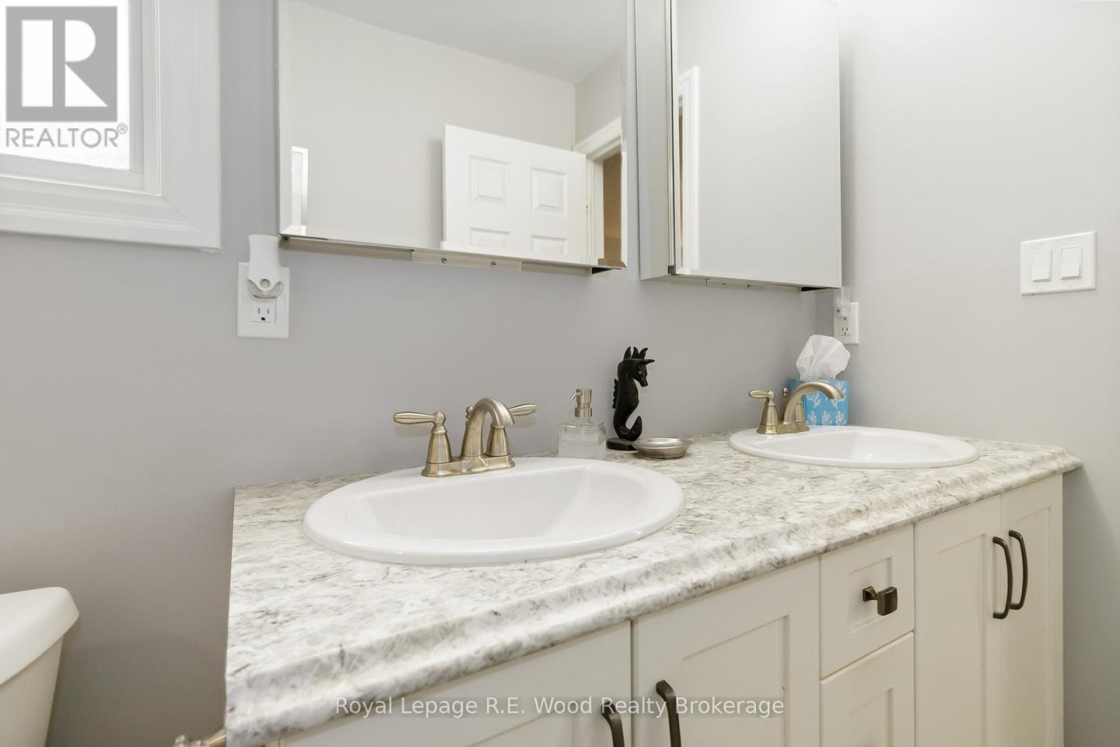 












301 WILSON AVENUE

,
Tillsonburg,




Ontario
N4G0H3

