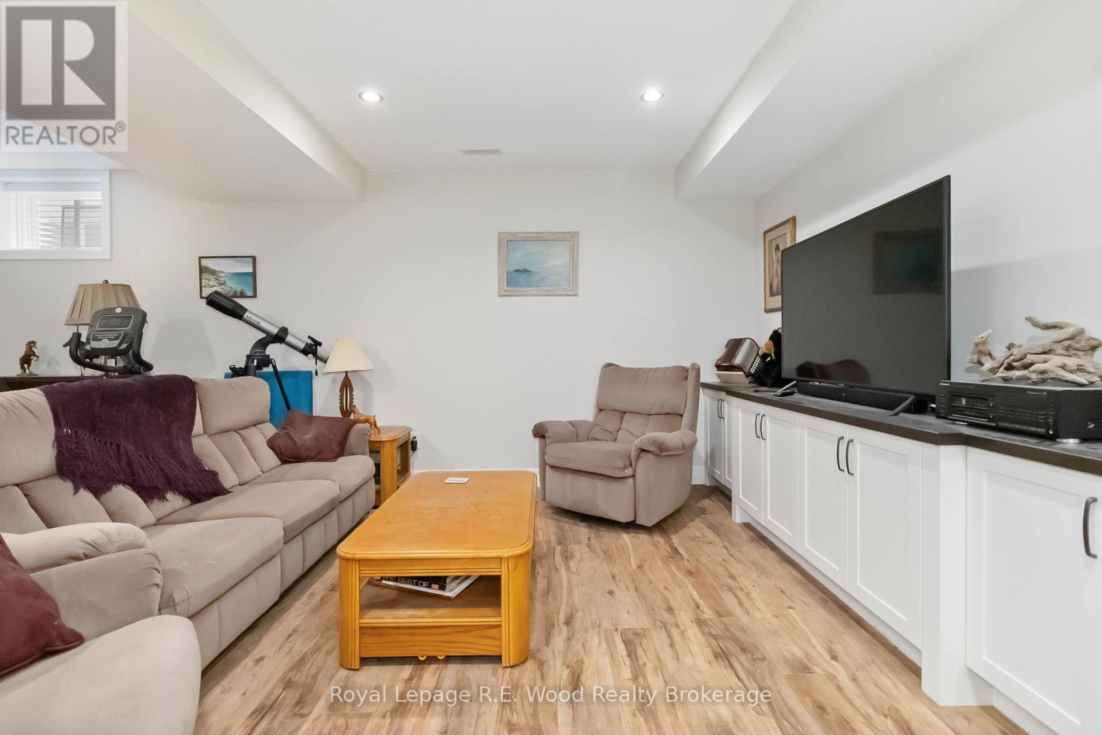 












301 WILSON AVENUE

,
Tillsonburg,




Ontario
N4G0H3


