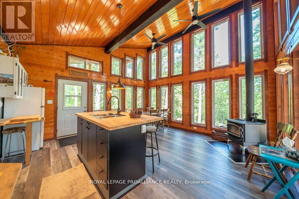 












1812 NORWAY-LAKE LANE

,
North Frontenac (Frontenac North),




Ontario
K0H2M0

