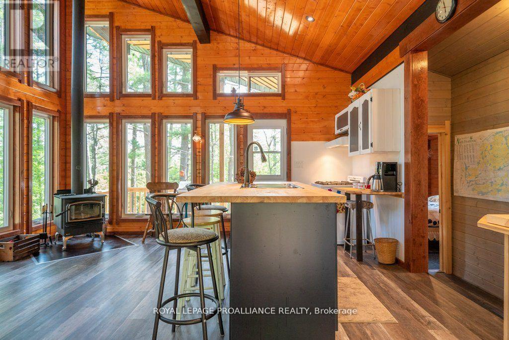 












1812 NORWAY-LAKE LANE

,
North Frontenac (Frontenac North),




Ontario
K0H2M0

