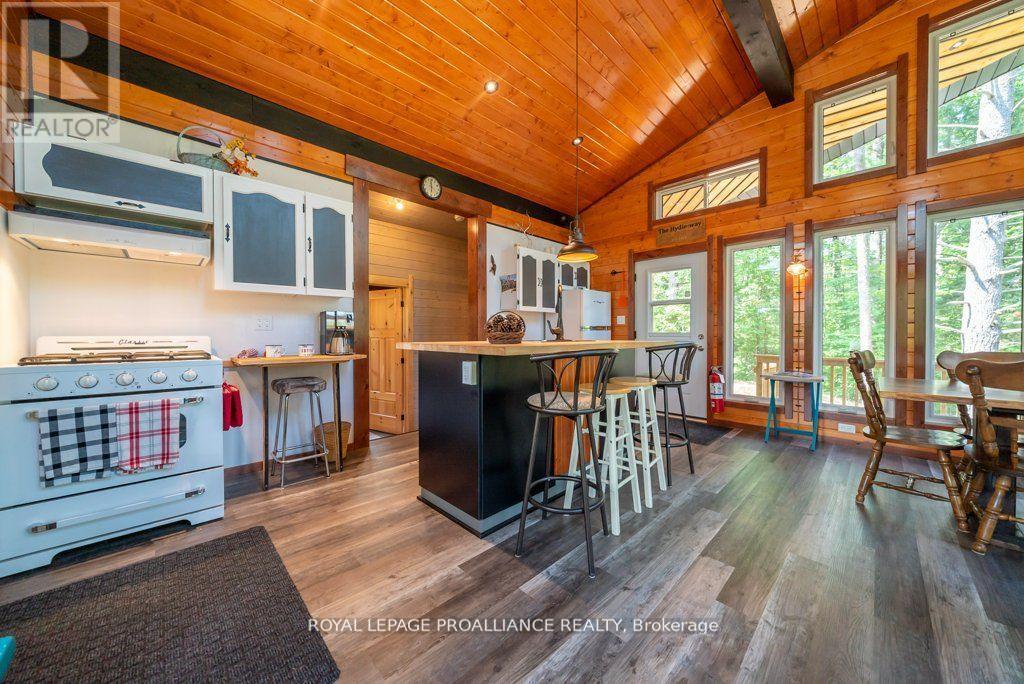 












1812 NORWAY-LAKE LANE

,
North Frontenac (Frontenac North),




Ontario
K0H2M0

