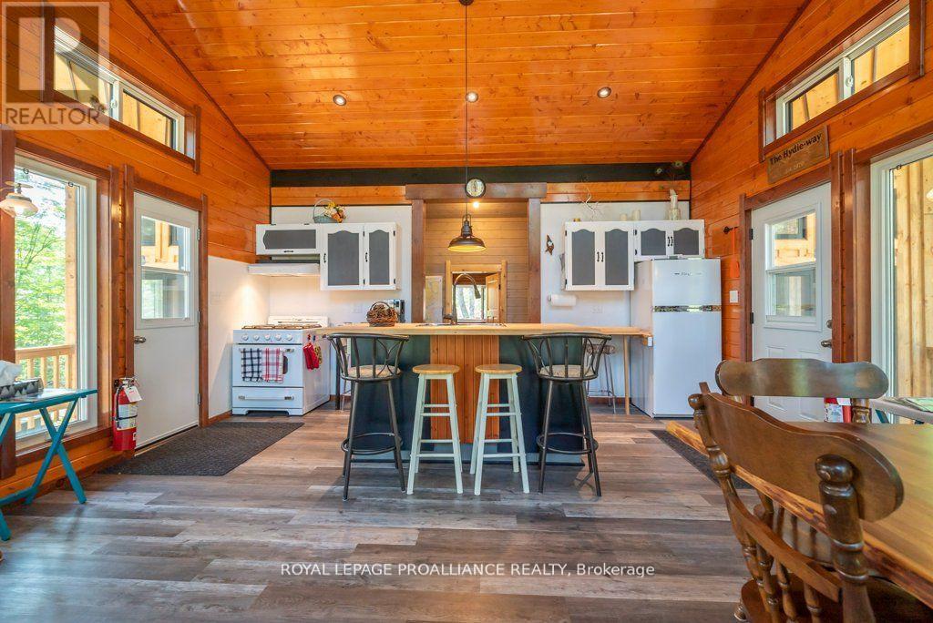 












1812 NORWAY-LAKE LANE

,
North Frontenac (Frontenac North),




Ontario
K0H2M0


