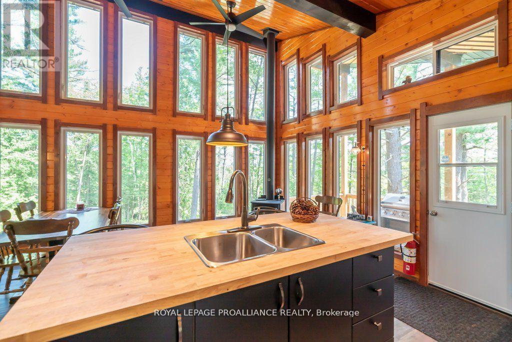 












1812 NORWAY-LAKE LANE

,
North Frontenac (Frontenac North),




Ontario
K0H2M0

