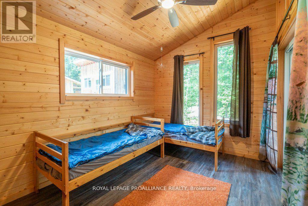 












1812 NORWAY-LAKE LANE

,
North Frontenac (Frontenac North),




Ontario
K0H2M0

