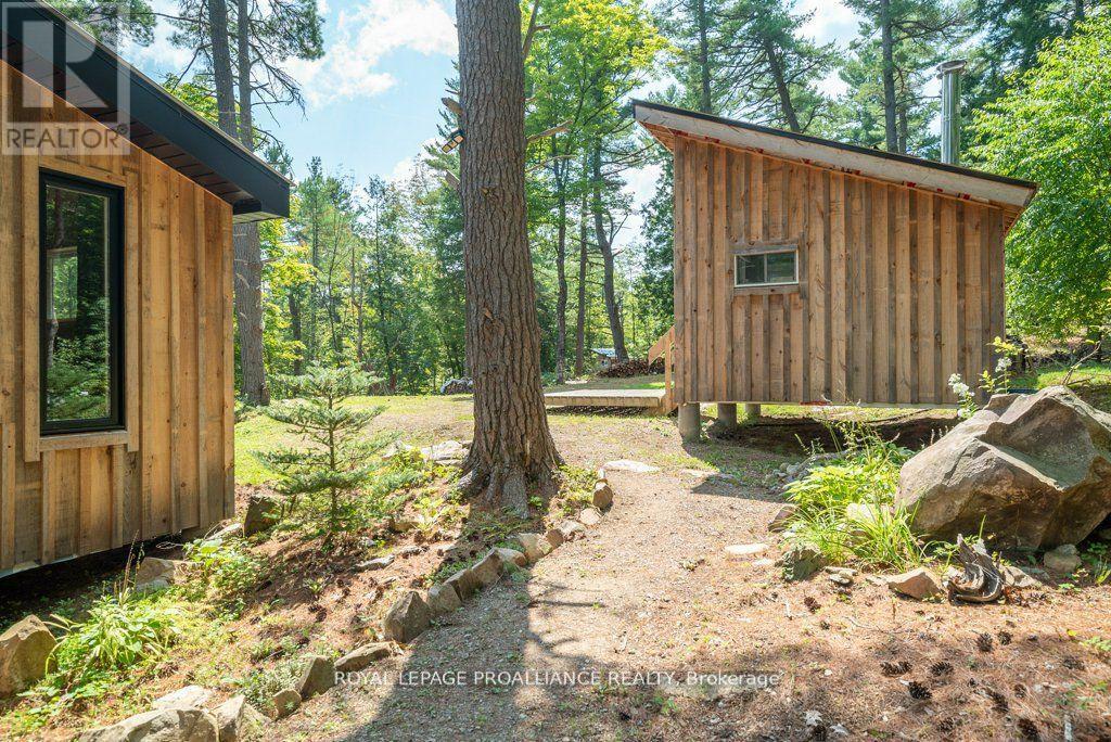 












1812 NORWAY-LAKE LANE

,
North Frontenac (Frontenac North),




Ontario
K0H2M0

