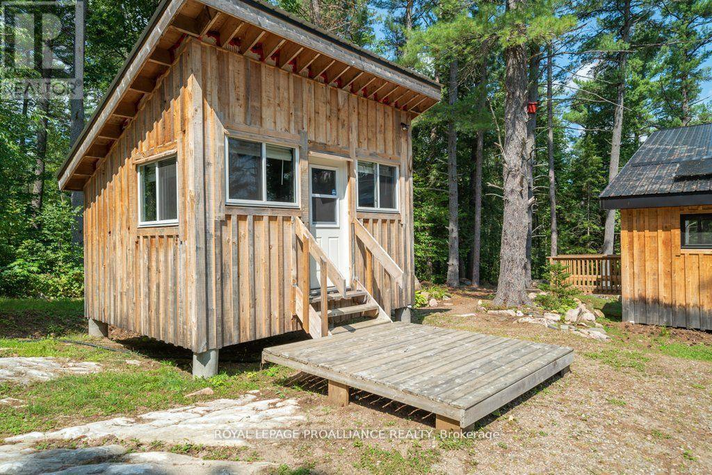 












1812 NORWAY-LAKE LANE

,
North Frontenac (Frontenac North),




Ontario
K0H2M0

